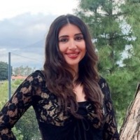 Sadaf Esteaneh