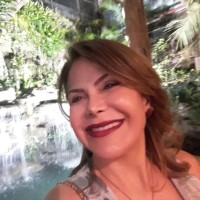 Cássia Caldas