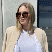 Claire Bakker