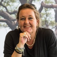 Lilian Custers