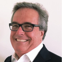 Robert Hollenshead