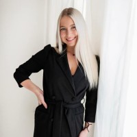 Nicole Helarová