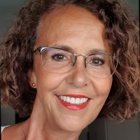 Angela Comas