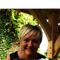 Lesleyann England
