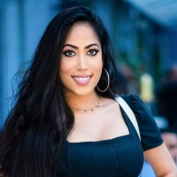 Viviane R.