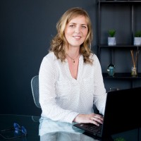 Nóra Váradi Dr.