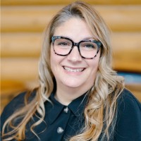 Kim Bourgeois, Adm.A.