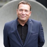 Peter Simons