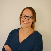 Eva Bayer