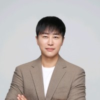 Ryan Seunghwan Kim