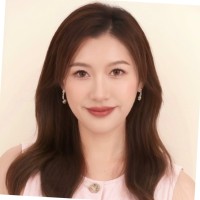 Jingyi W.