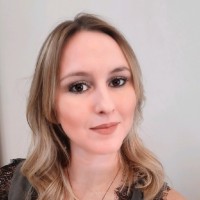 Nária Cristina Momenté