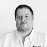 Simon Hartigan Miet