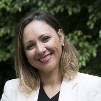 Dra. Karen carvalho D.