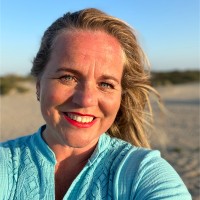 Monique Van Doren- Plug