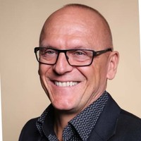 Frank Bader