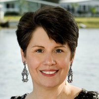 Suzanne Fox