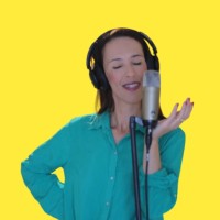 Dani Bezerra Locutora