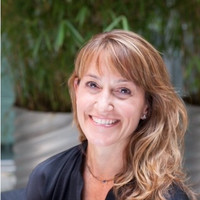 Stephanie Farrell, Aia