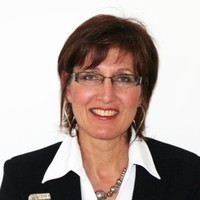 Elfriede Retief