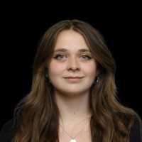 Emayli Holmes