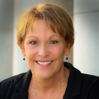 Vicki Oldham, Broker