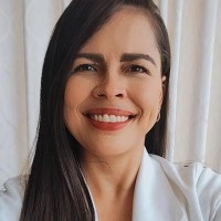 Julia Linhares