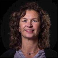 Angela Bakker