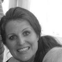 Mary Niland