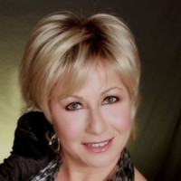 Rochelle Holt